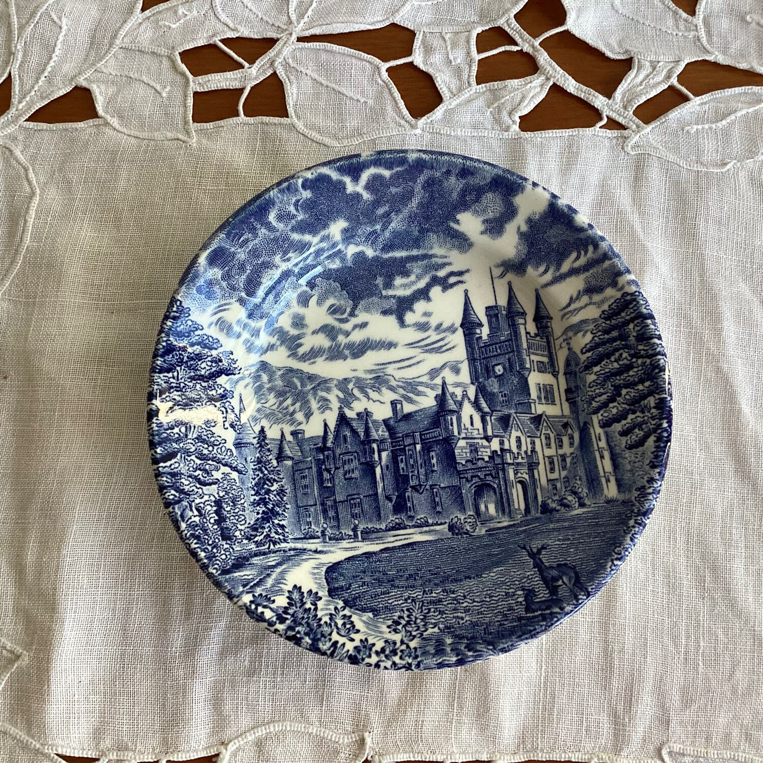 Royal homes of britain by wedgwood empty pocket cup