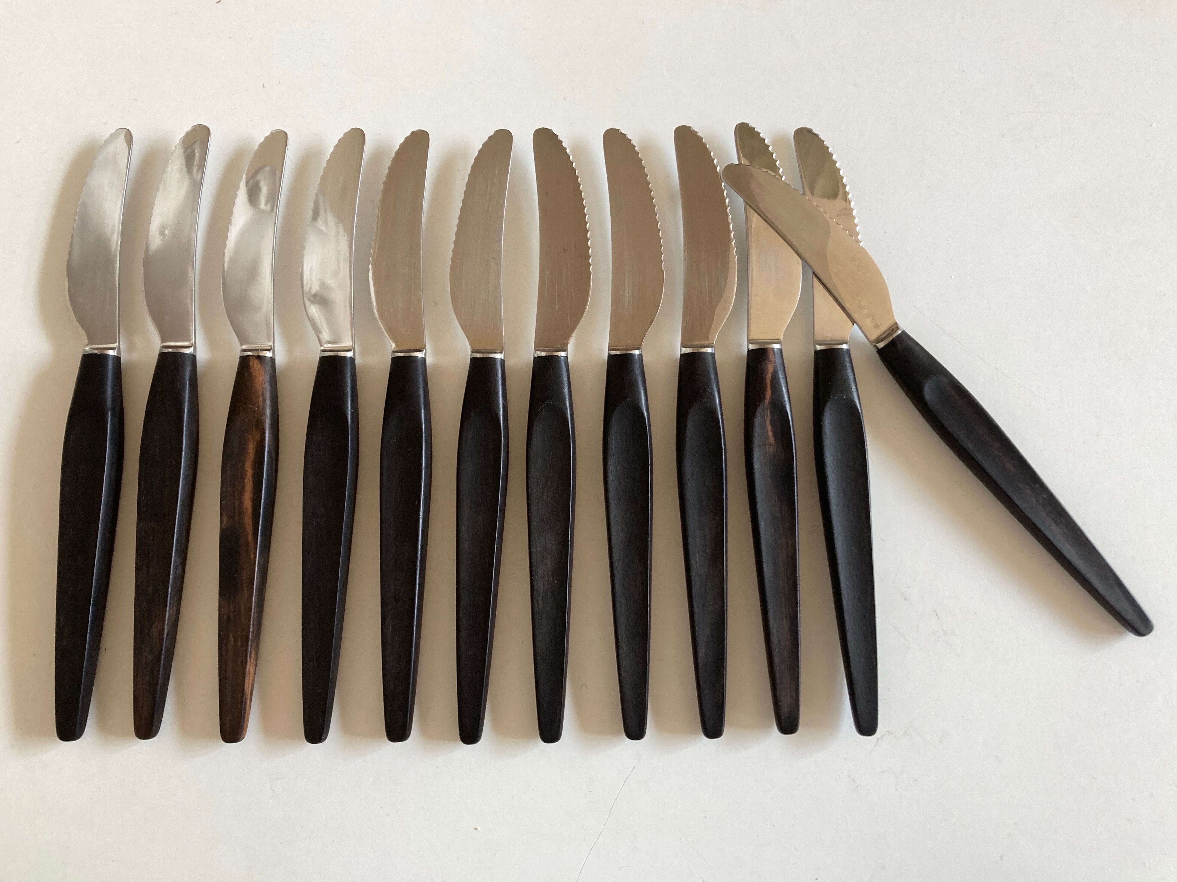 Set de 12 couteaux modernistes en palissandre 1960