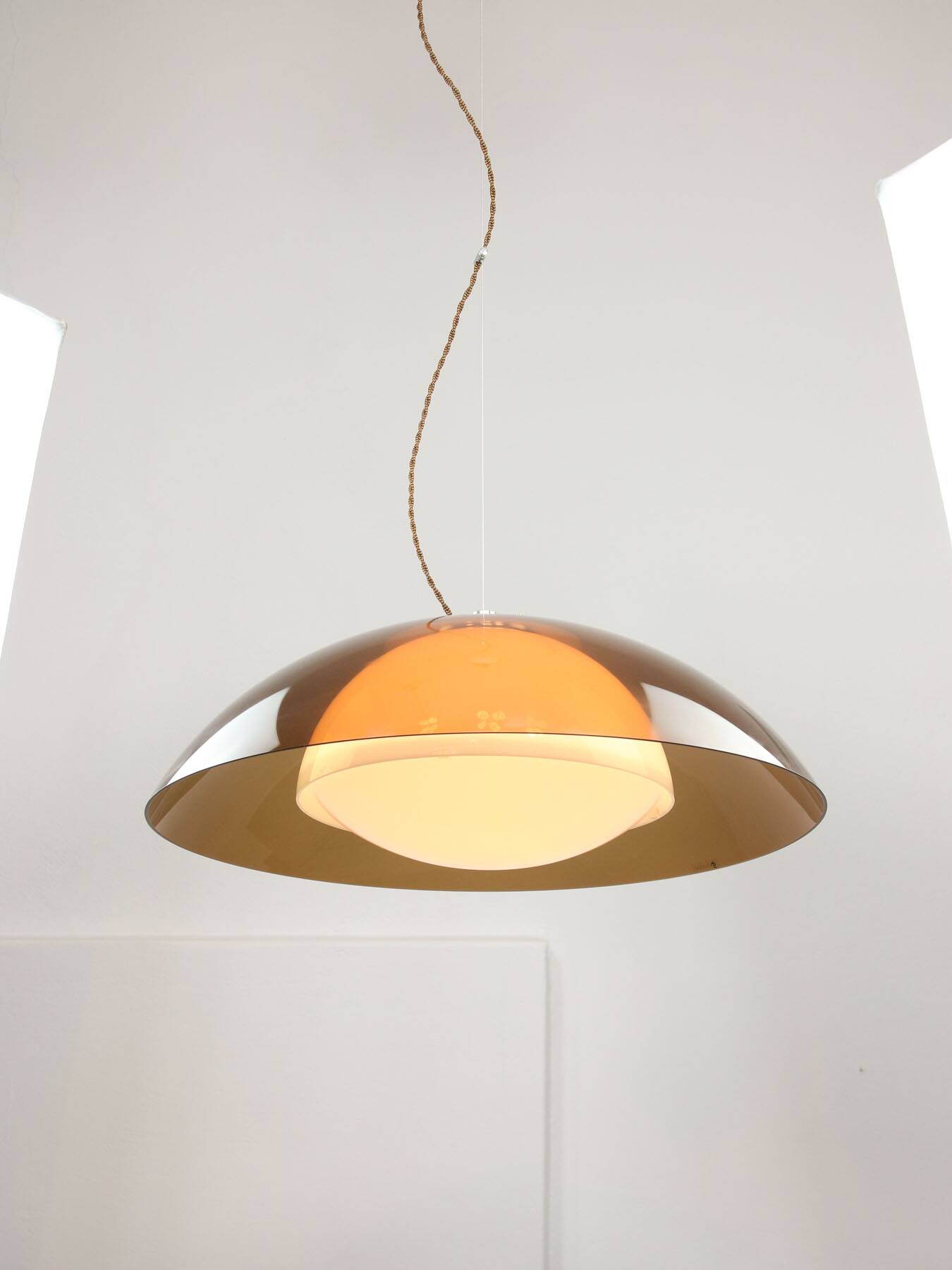 Lampe Space Age en forme d'ovni marron rare de Guzzini, années 1970