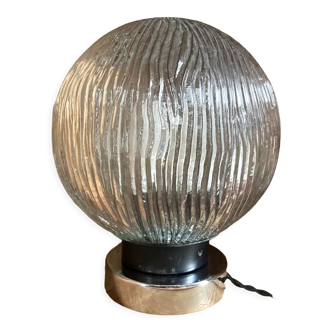 Lampe à poser globe en verre strié