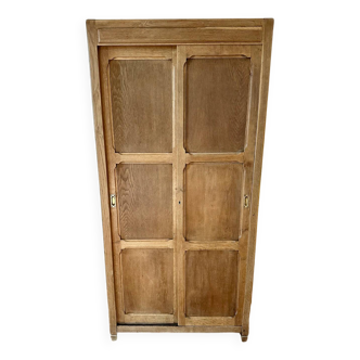 Parisian wardrobe with sliding doors