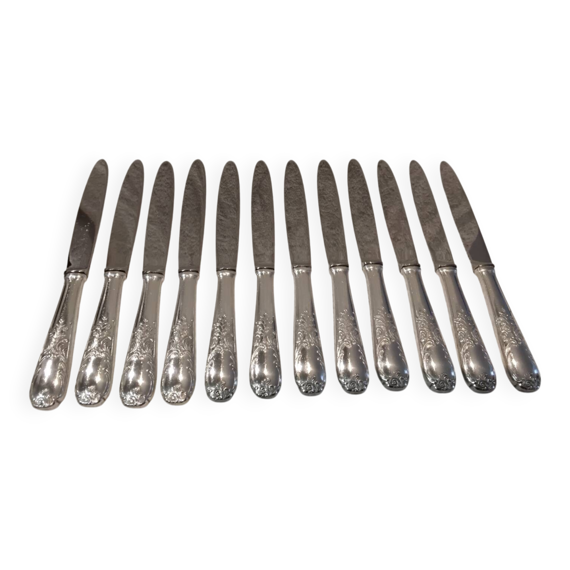 12 silver-plated metal table knives, Platil rocaille silversmith design, 24.6cm