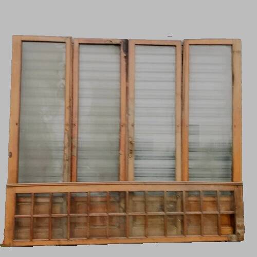 Suite de quatre portes de séparation en chêne massif XXe siècle