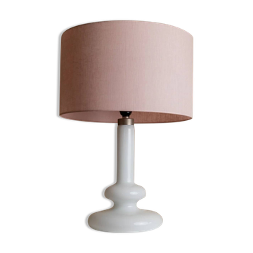 Vintage Holmegaard Plaza table lamp in white opaline glass with pink fabric shade, Hsin-Lung Lin design, 1970s
