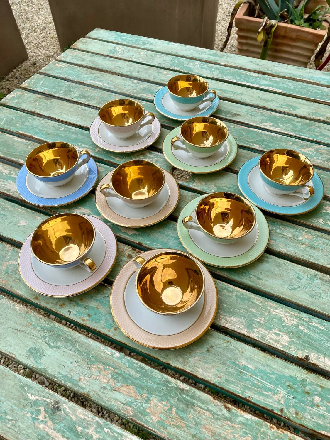 L'Amandinoise colored cup set