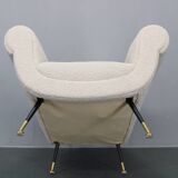 Paire de fauteuils bouclés italiens du milieu du siècle, pieds en fer et laiton, années 1950