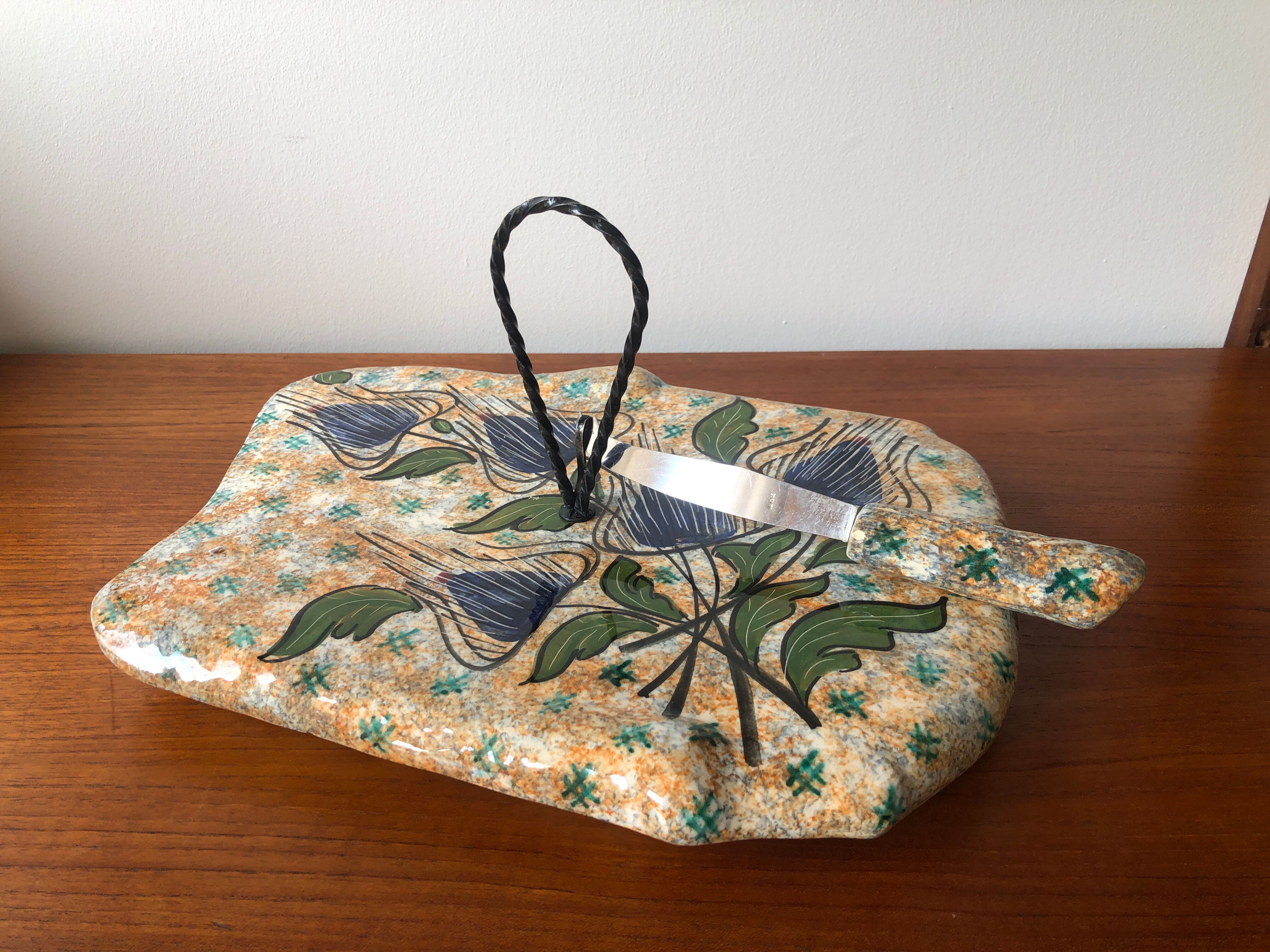 Cheese platter in Vallauris earthenware vintage with its knife