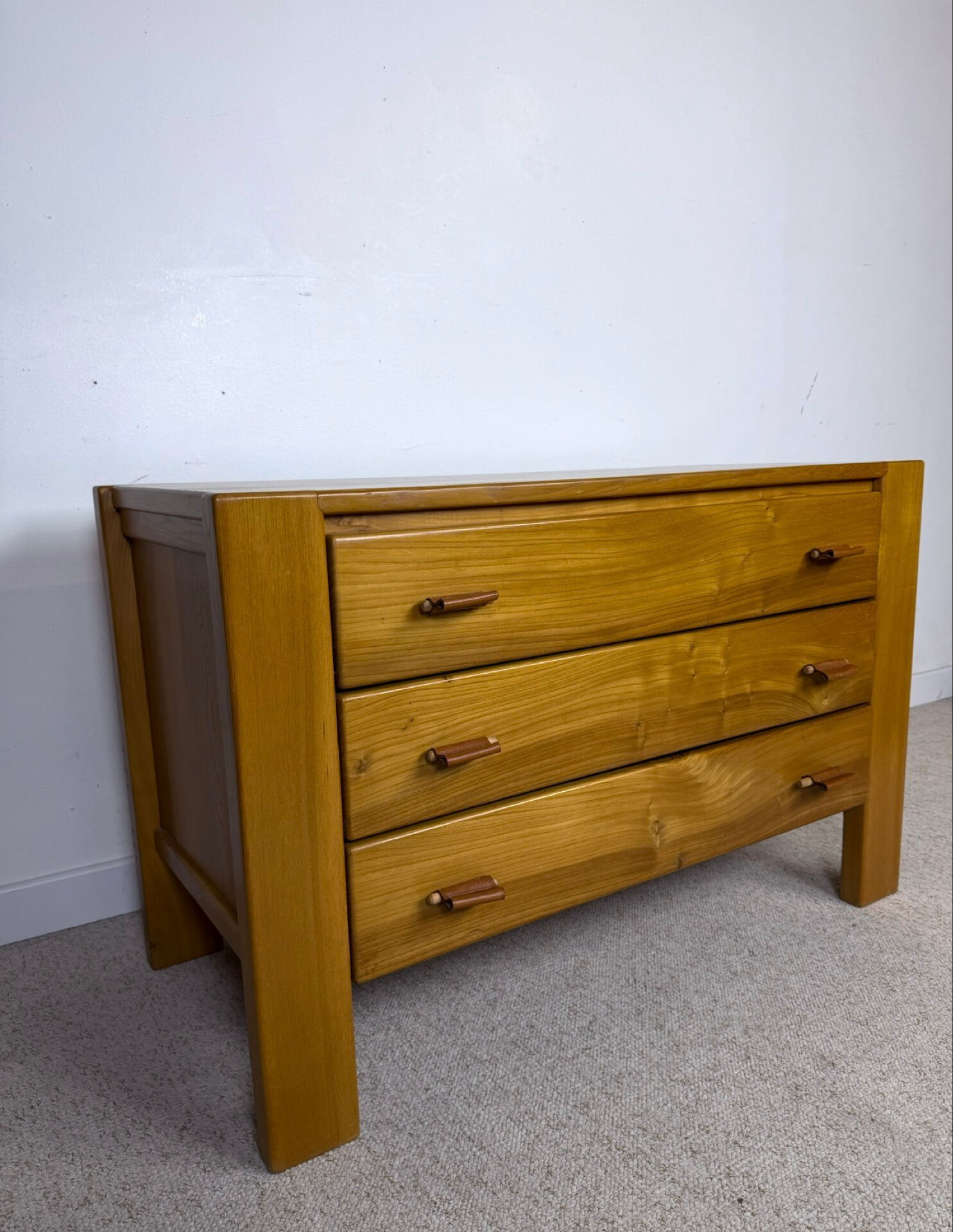 Elm chest of drawers - Regain house -