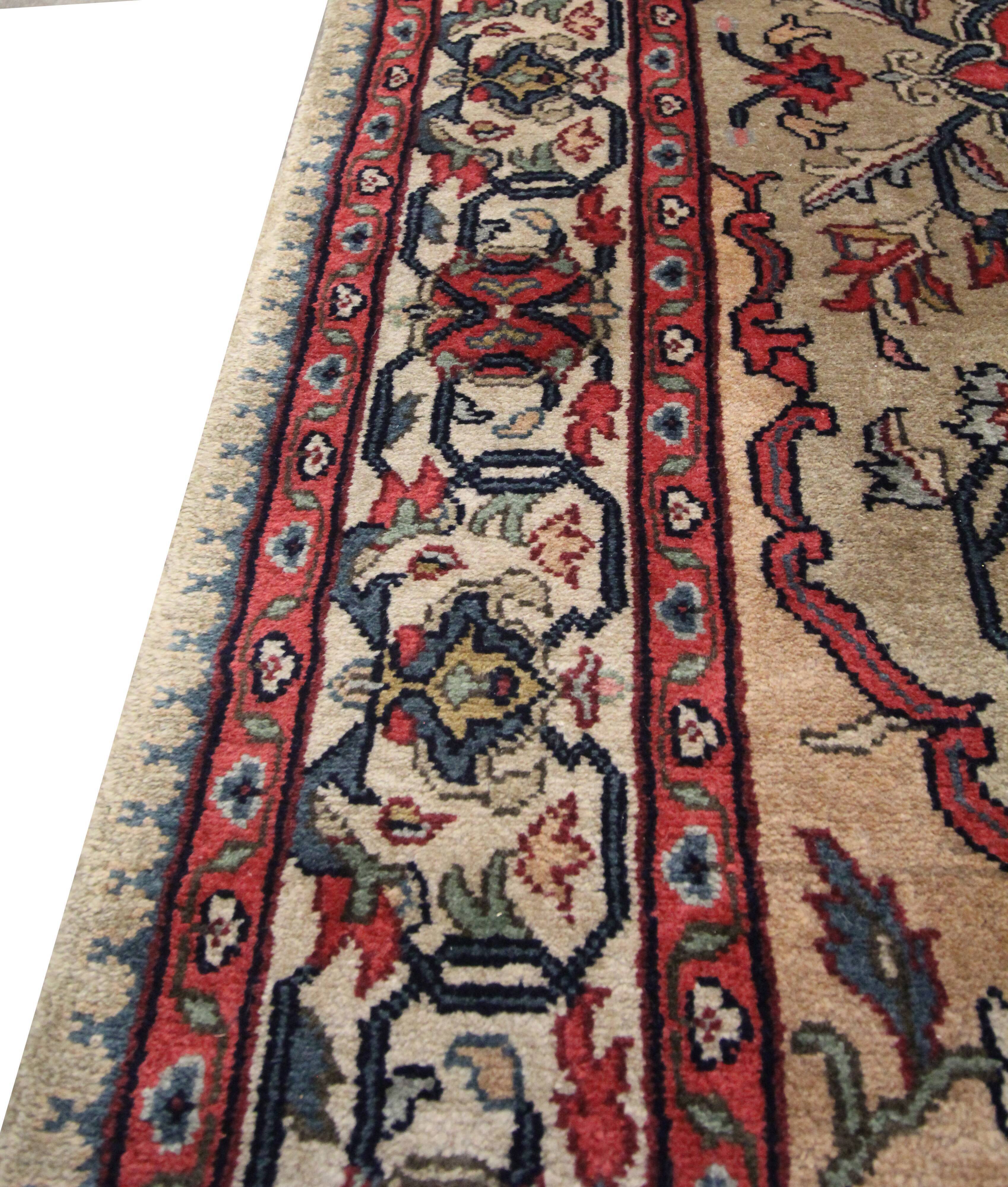 Bold Traditional Indian Area Rug Handmade Oriental Wool Carpet 123x193cm