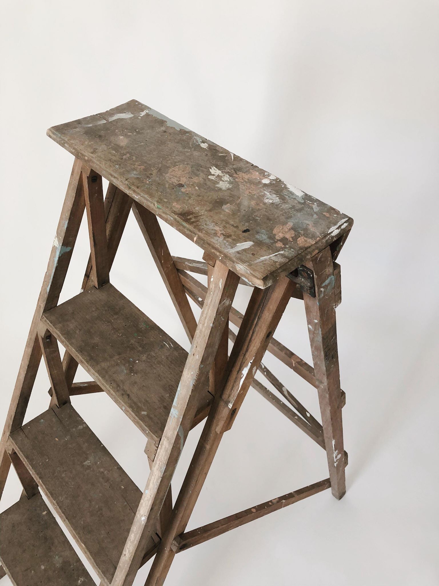 Wooden painter's stepladder