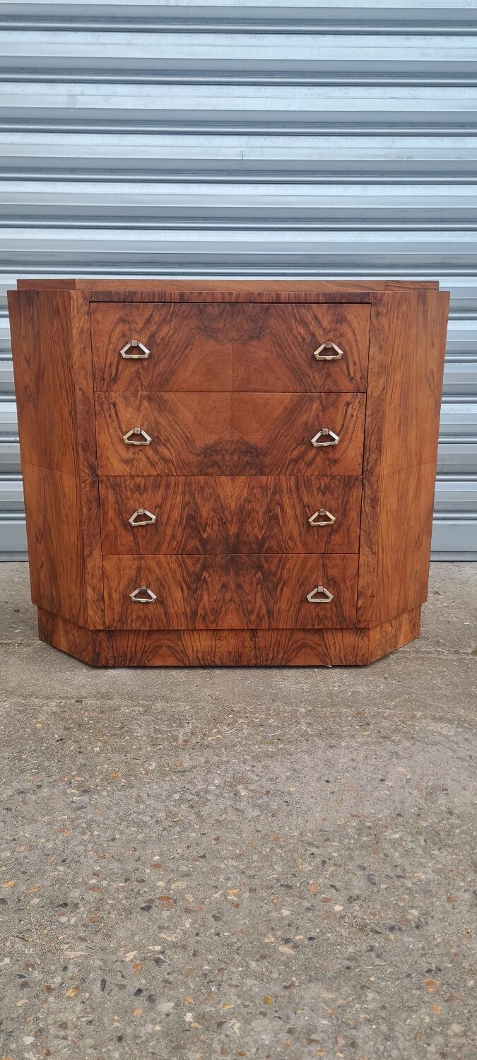 Art deco chest of drawers in walnut from the 30s