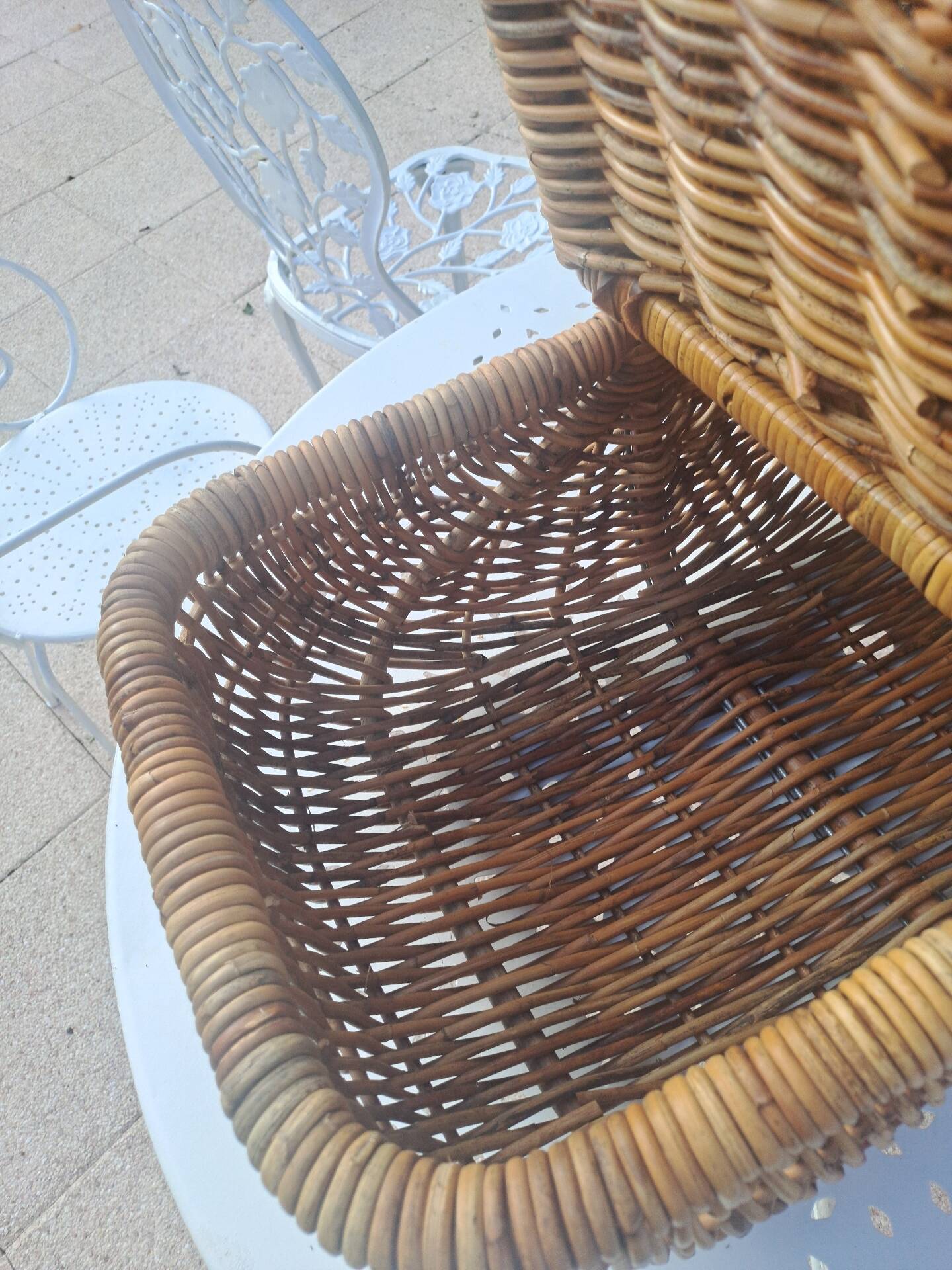 Wicker picnic basket