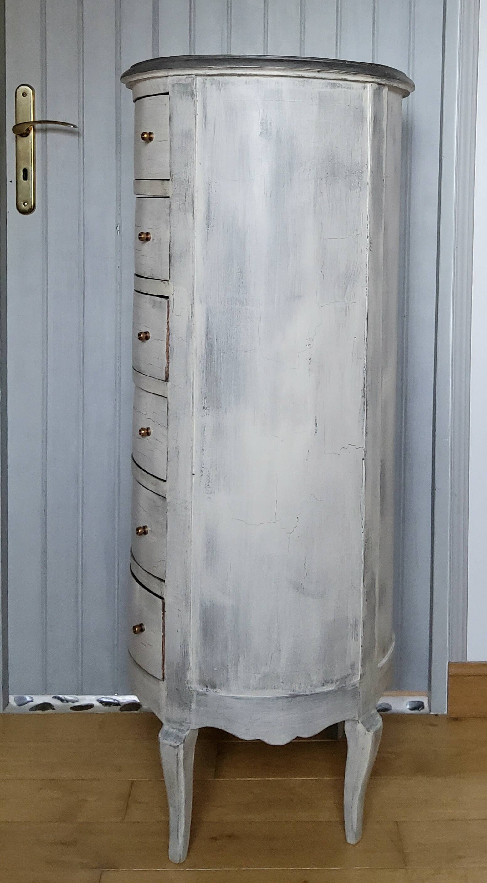 Weekly planner, cylindrical chest of drawers