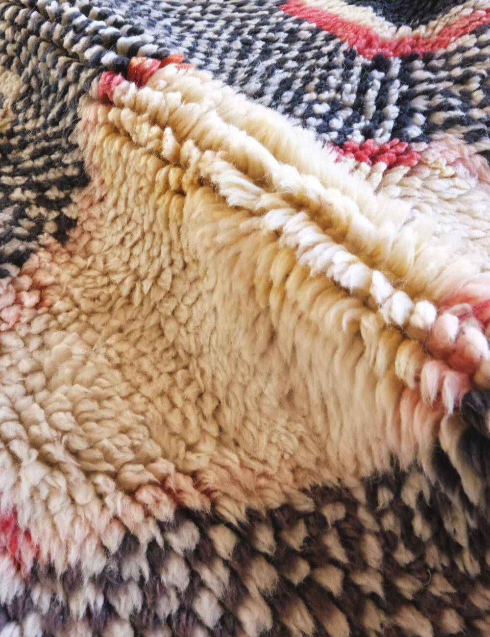 Luxurious Contemporary Mrirt Rug - 292 x 243 cm