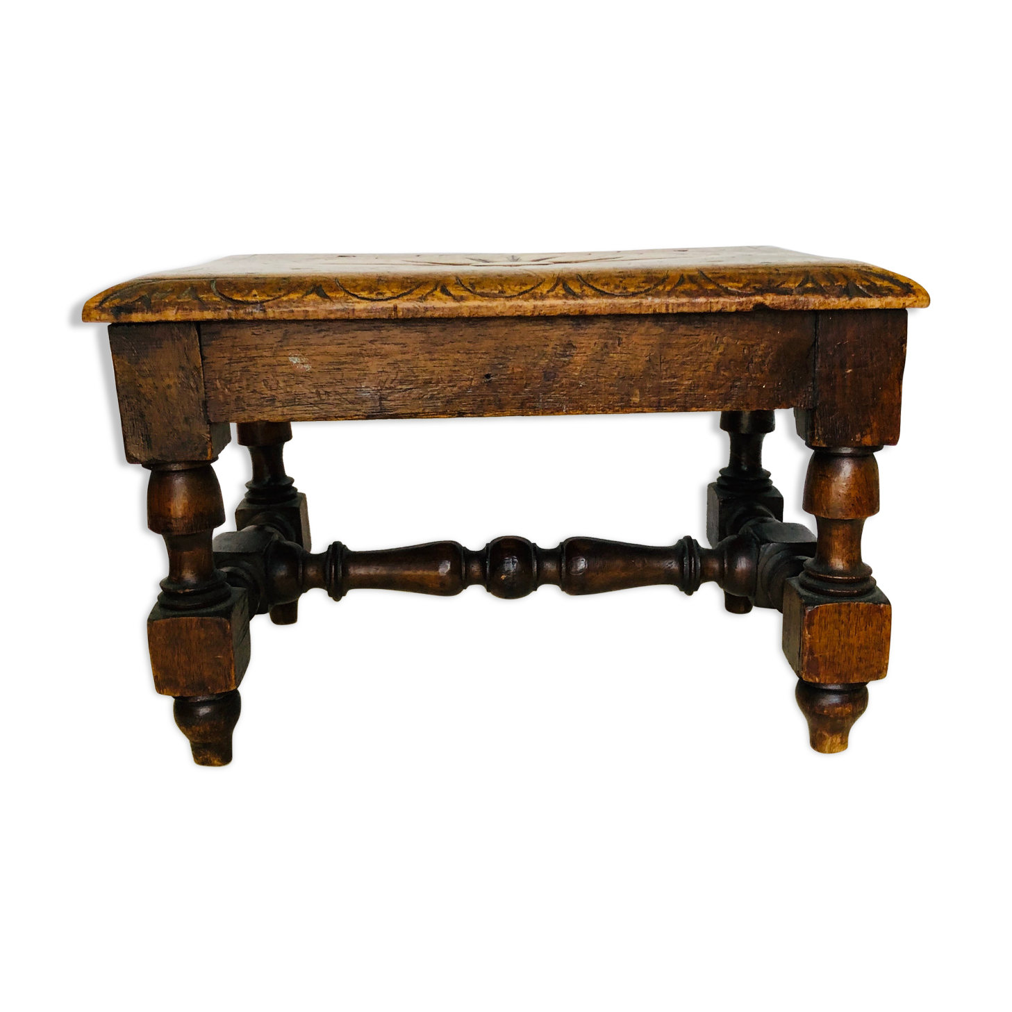 Rests old wooden feet
