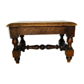 Rests old wooden feet