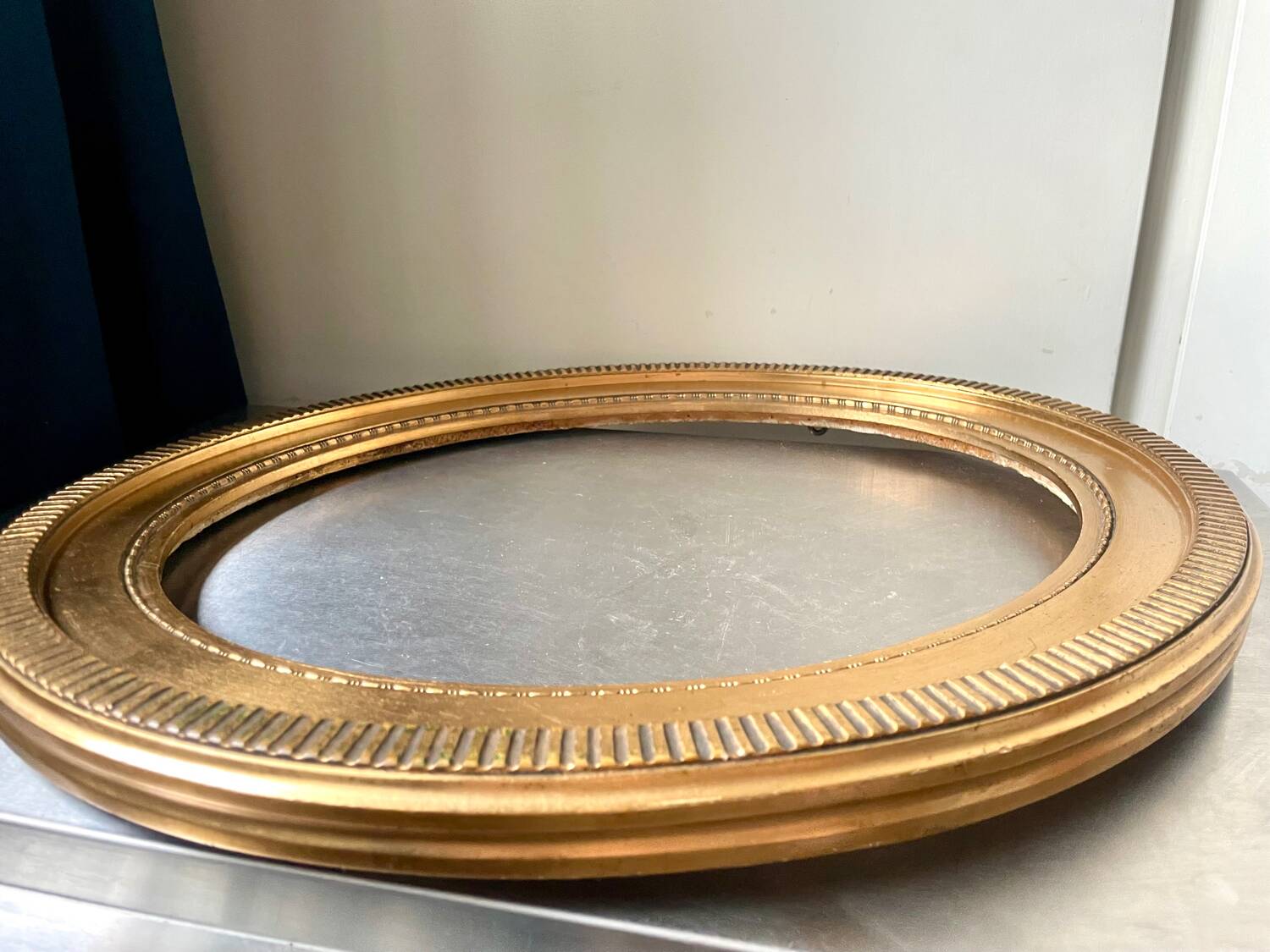 Large antique oval frame gilded wood 46  cm x 40 cm