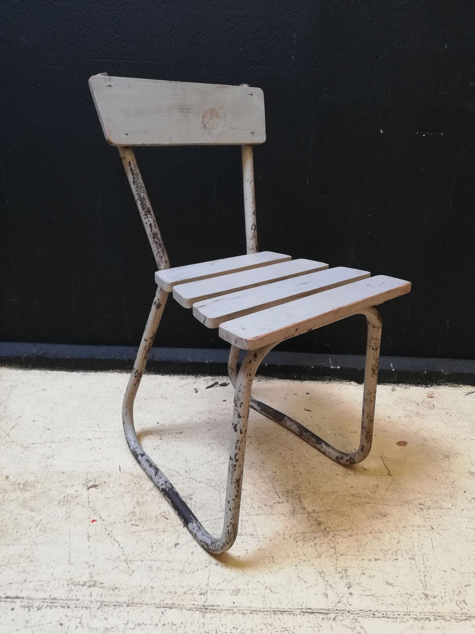 6 vintage garden chairs made of wood and metal