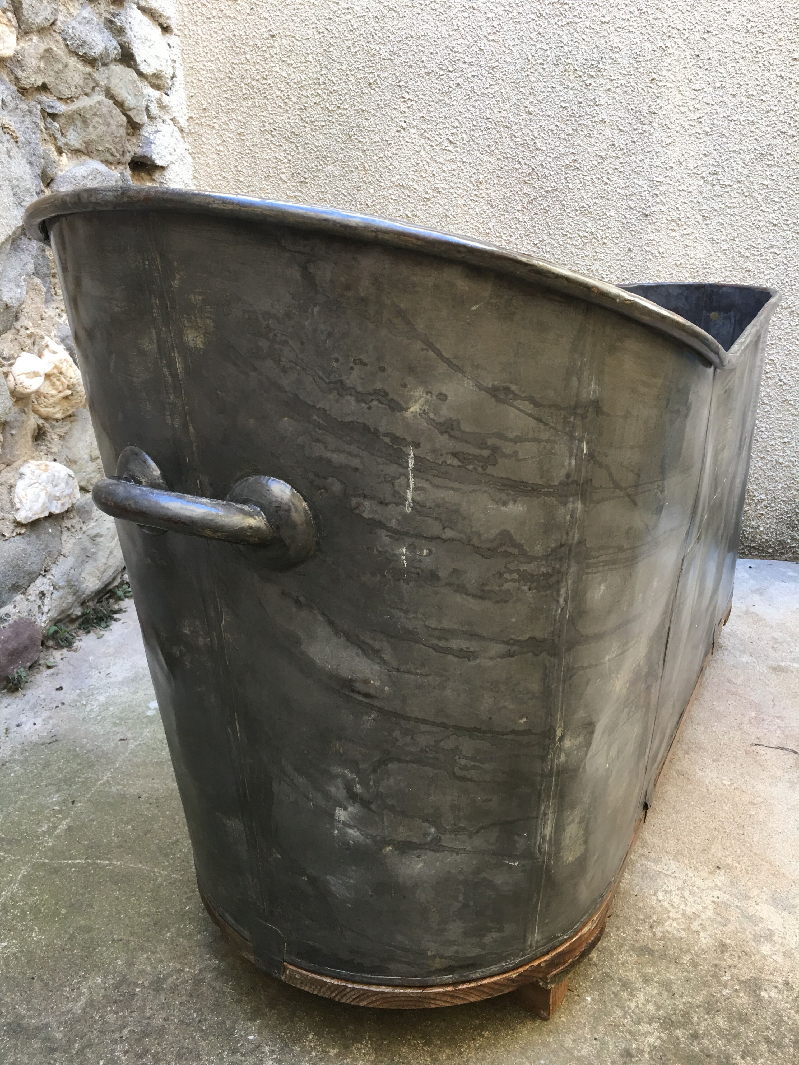 Baignoire en zinc socle bois XIXème siècle