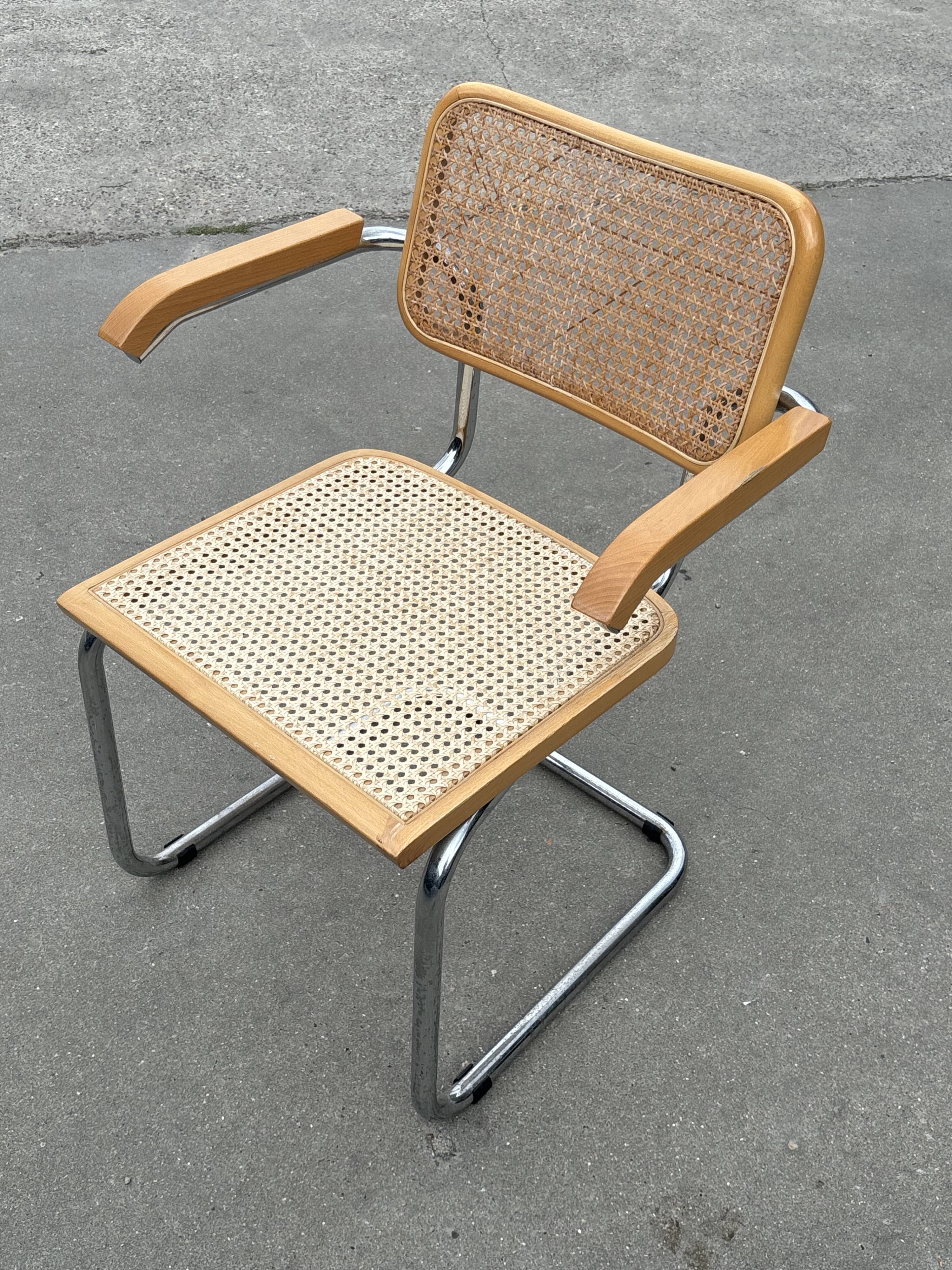 Vintage Cesca chair B64 with armrests by Marcel Breuer Design