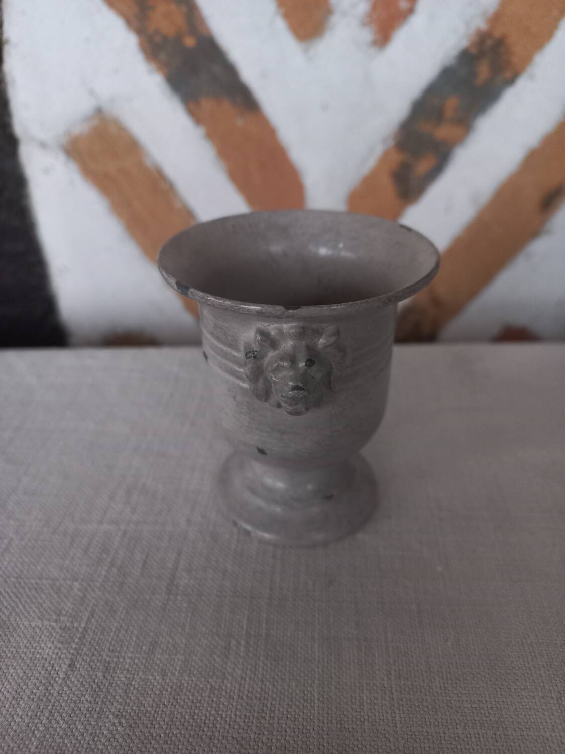 Small Medici lion head vase