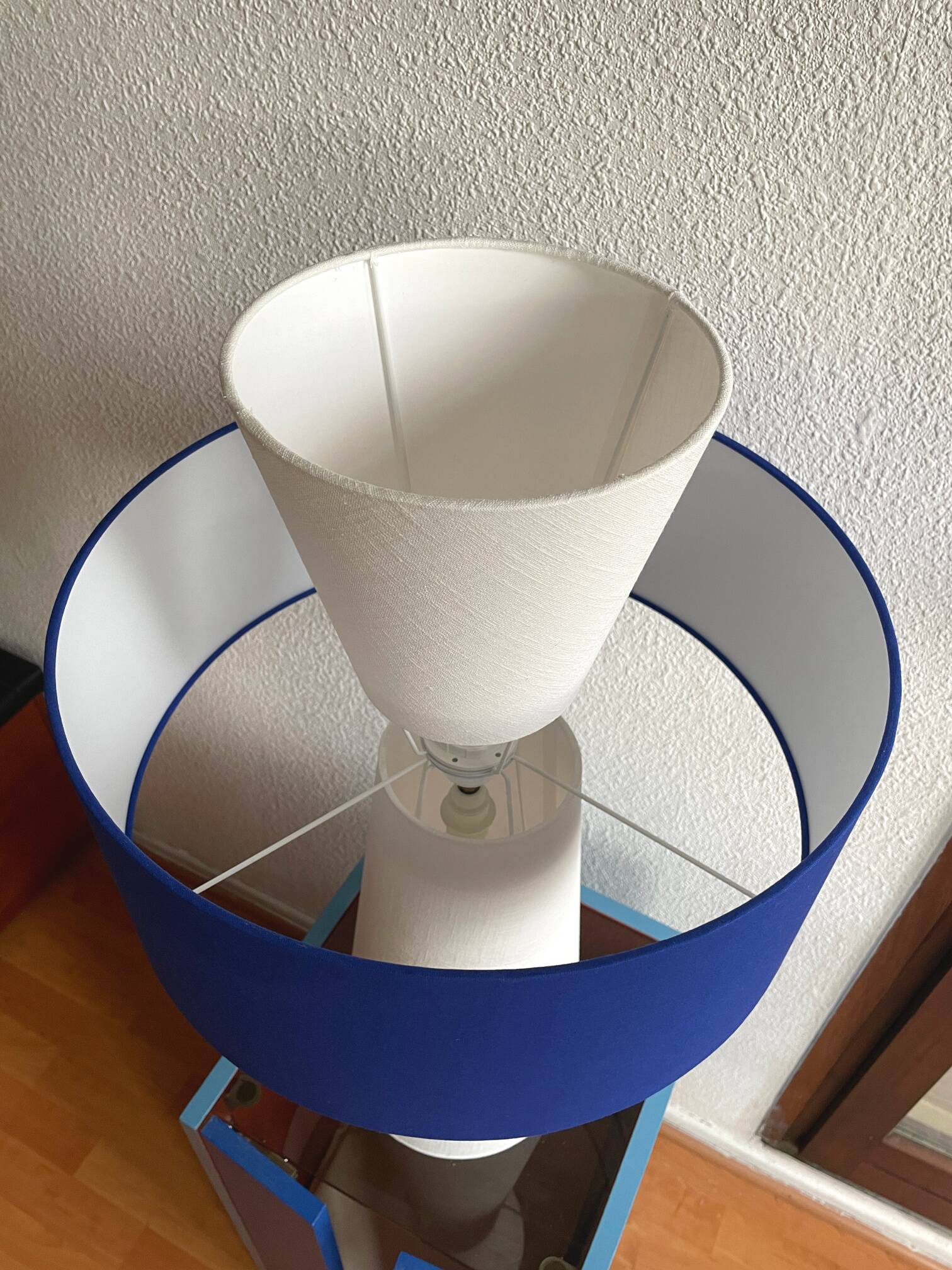 Lampe de meuble Lamp'cône Bleu de Klein