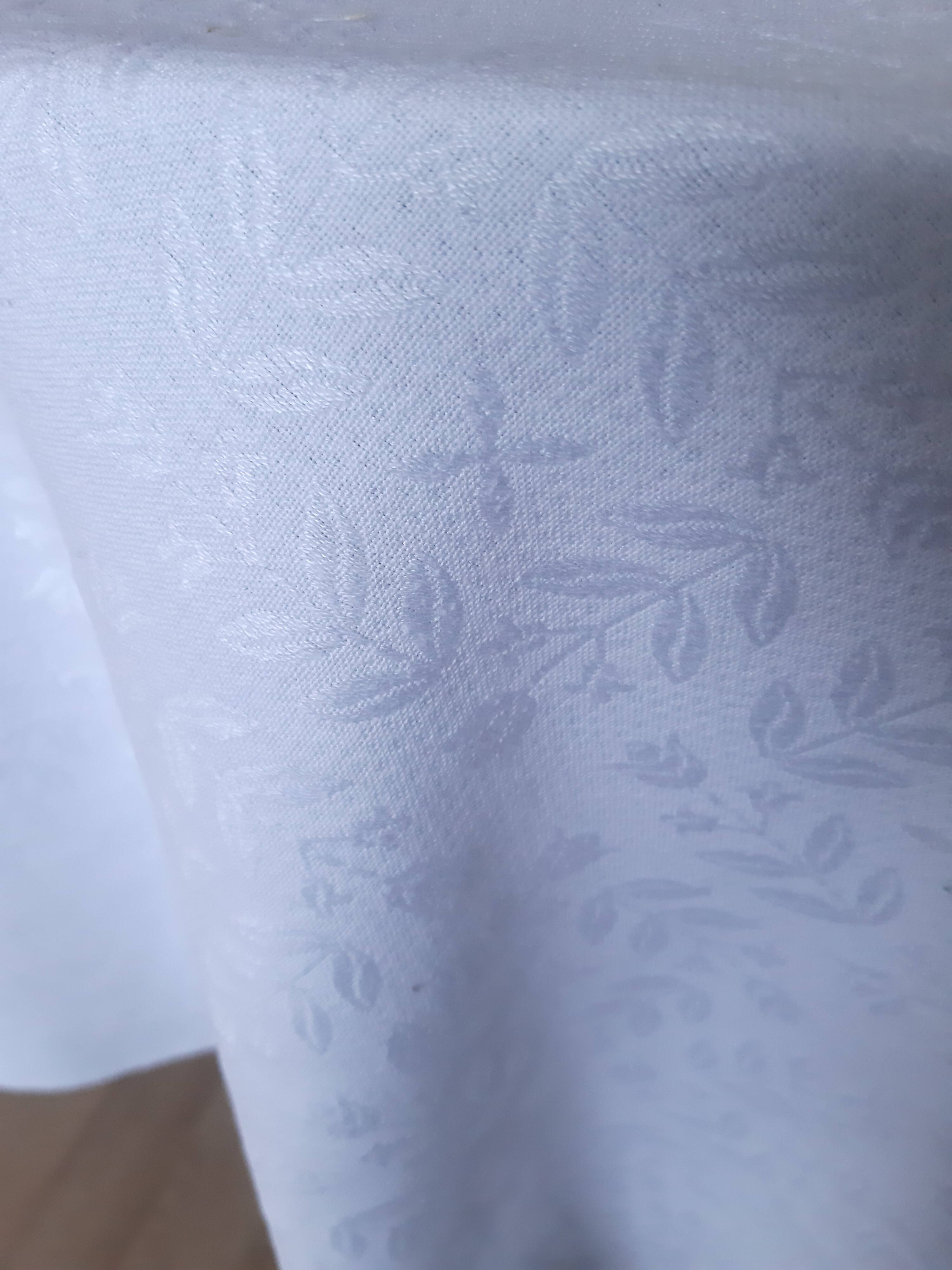 Tablecloth and 12 towels