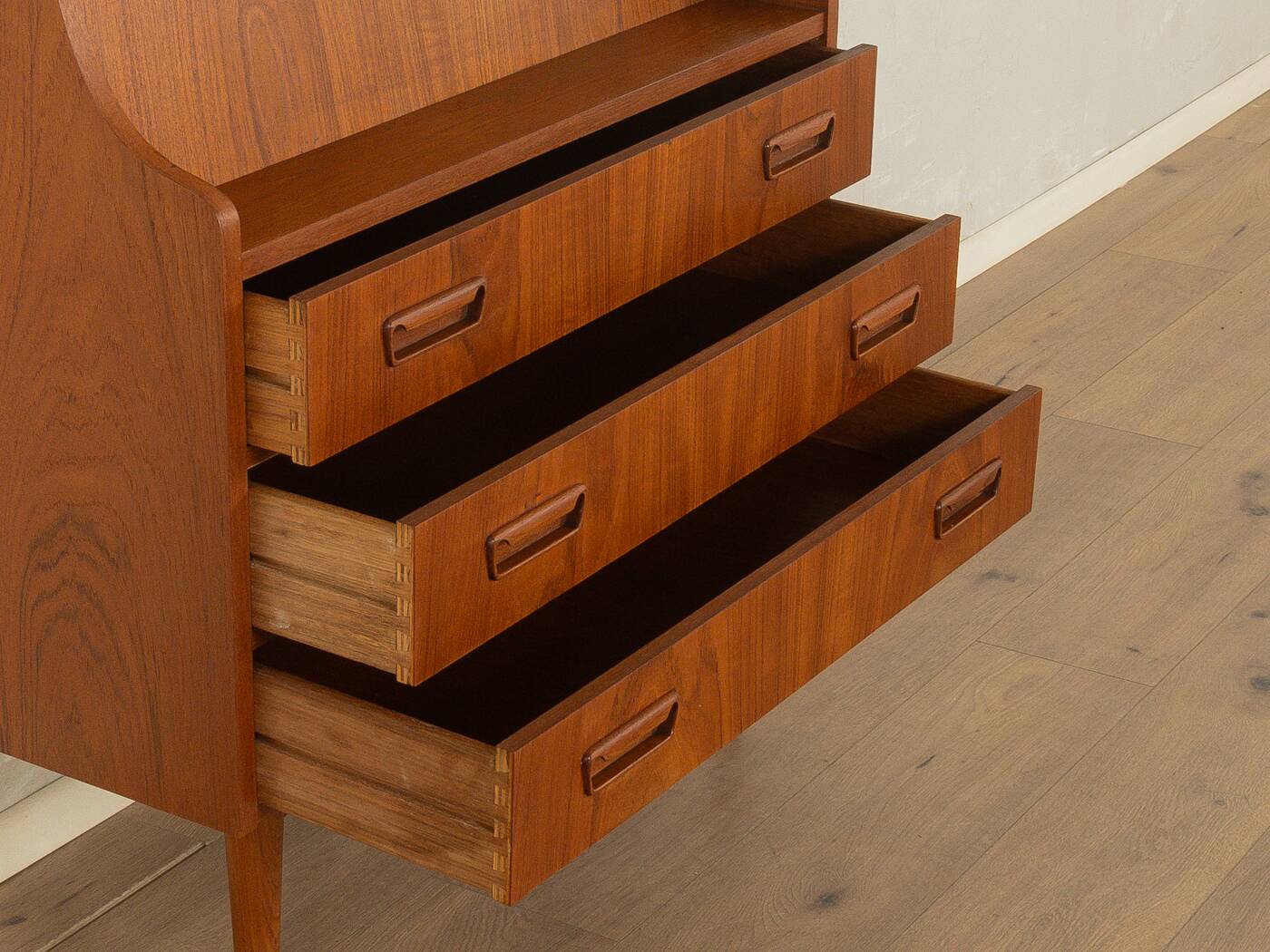 Bureau des années 1960, Gunnar Nielsen Tibergaard