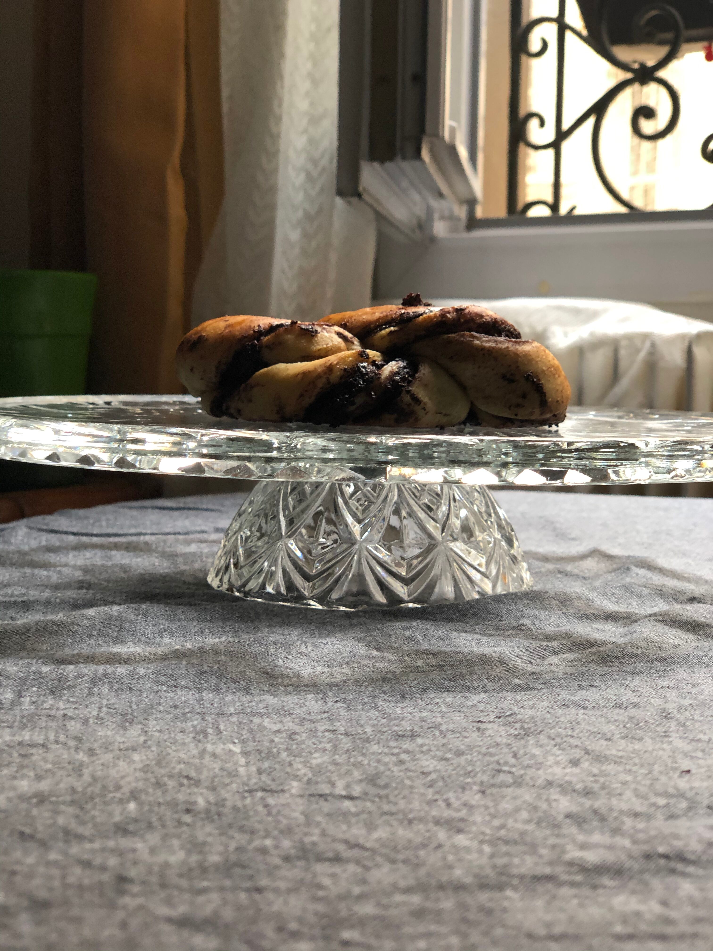 Pie dish on foot