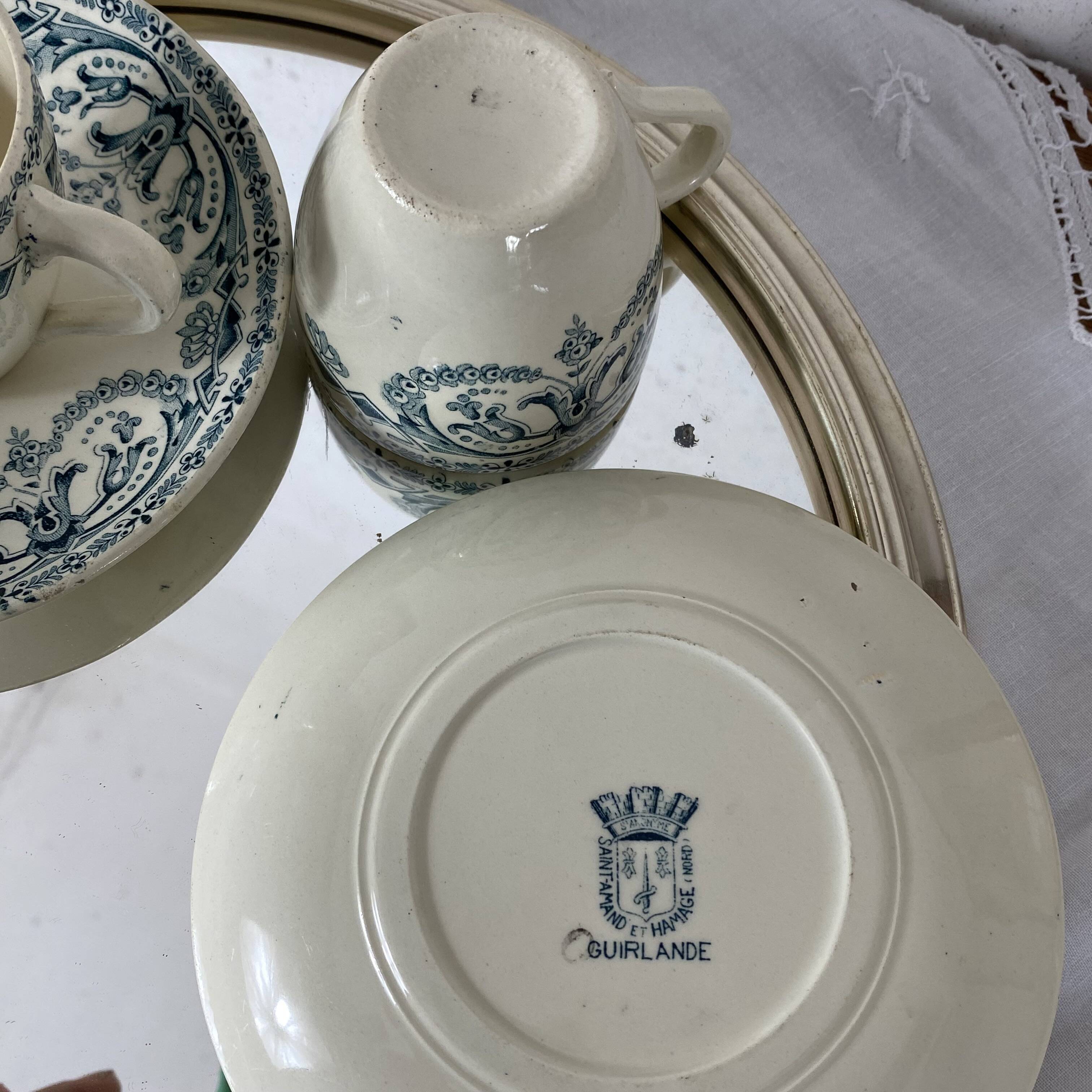 2 tasses terre de fer Saint Amand et Hamage modèle Guirlande vert