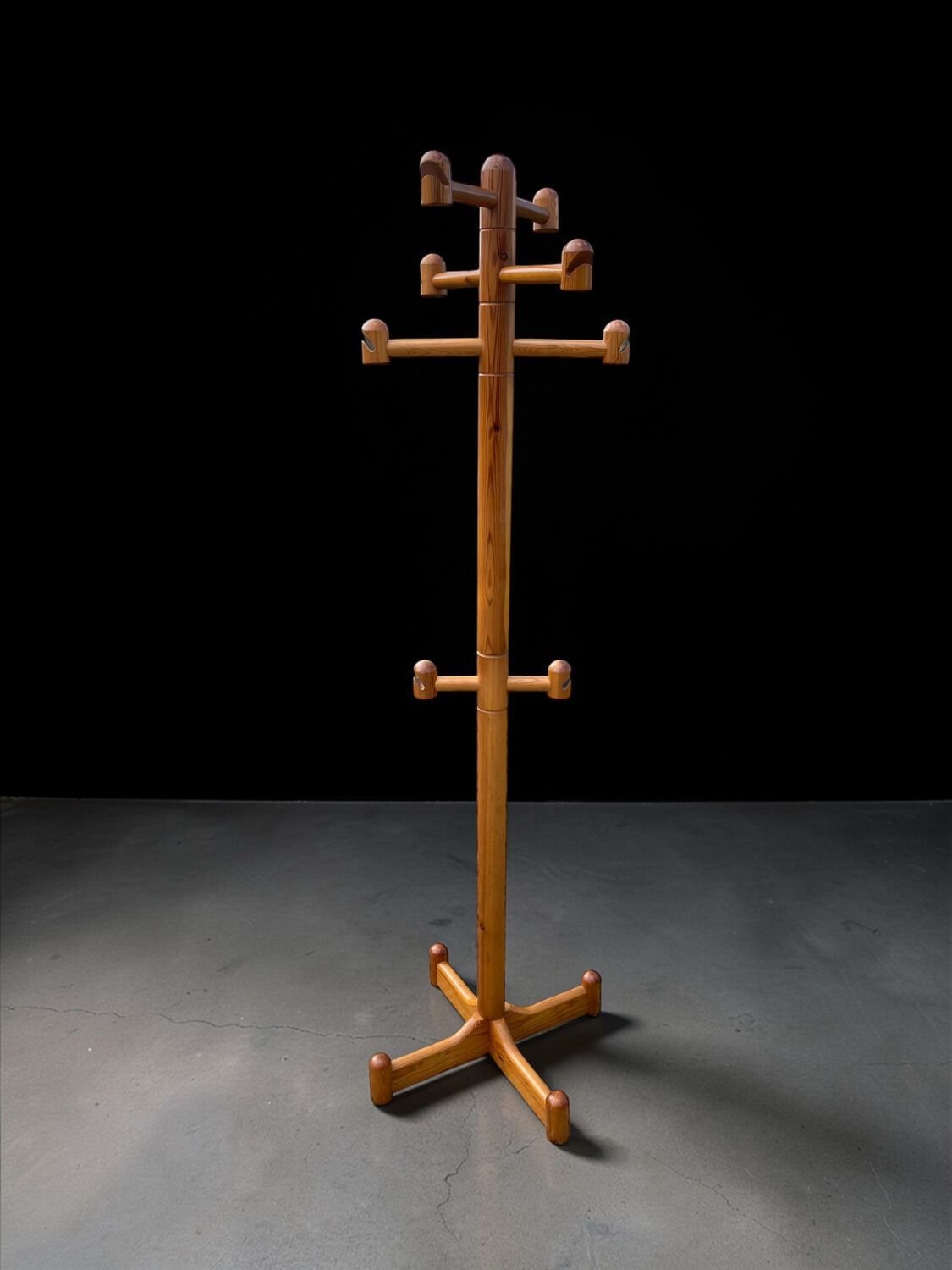 Coat rack in pine 1970