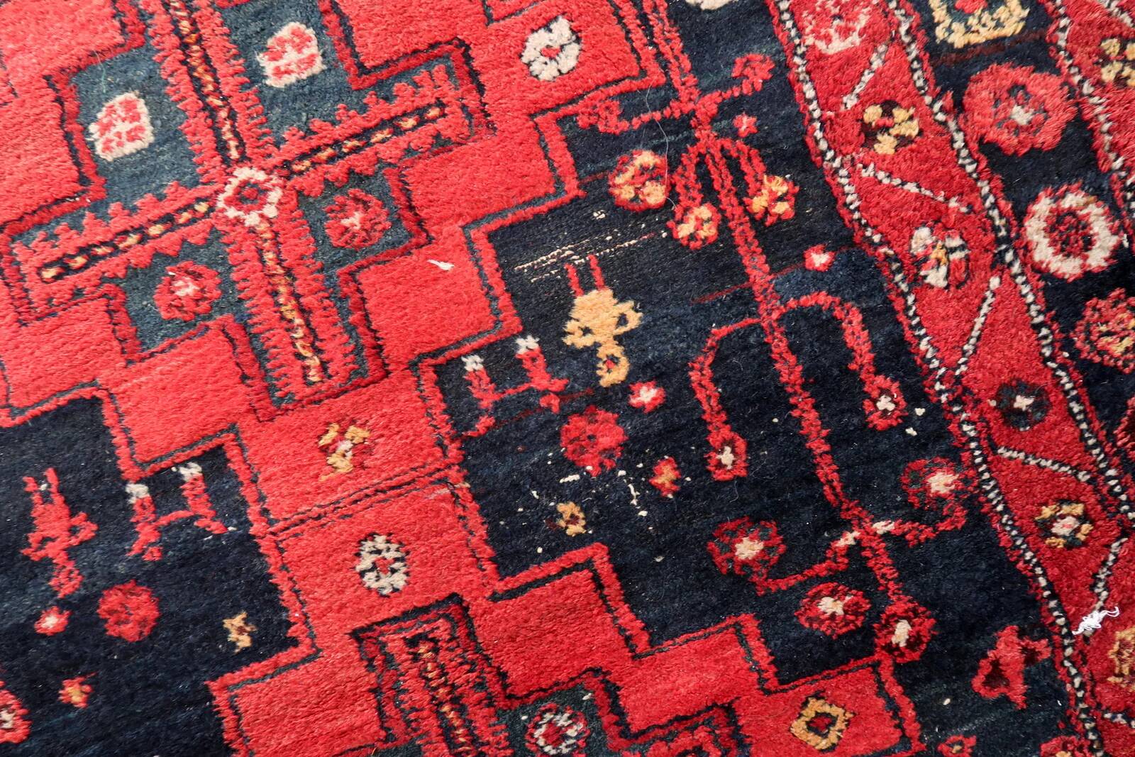 Handmade antique Persian Hamadan rug 142cm x 205cm, 1930s