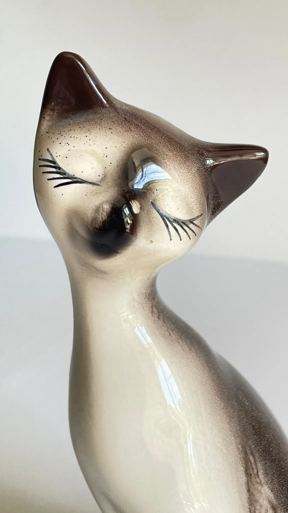 Vintage ceramic chat