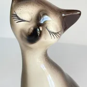 Vintage ceramic chat