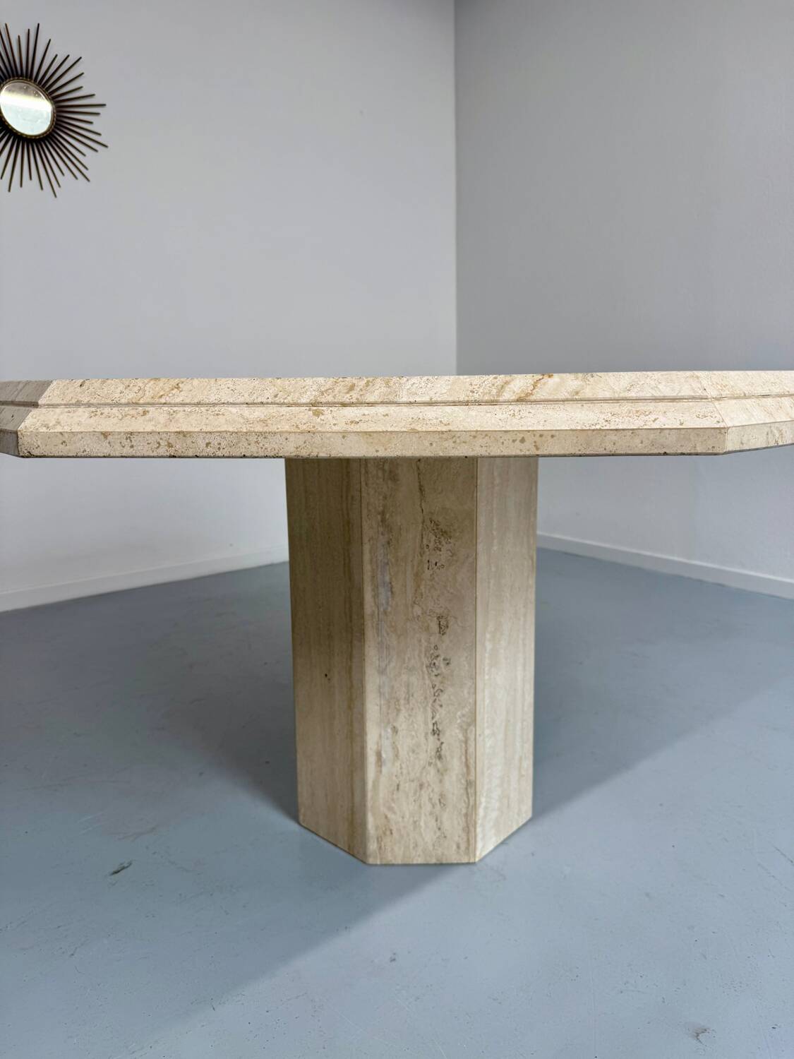 Table de repas en travertin épais design italien des années 70 vintage