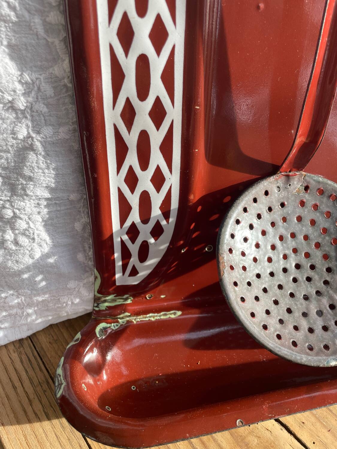 Enamelled kitchen sheet metal plate