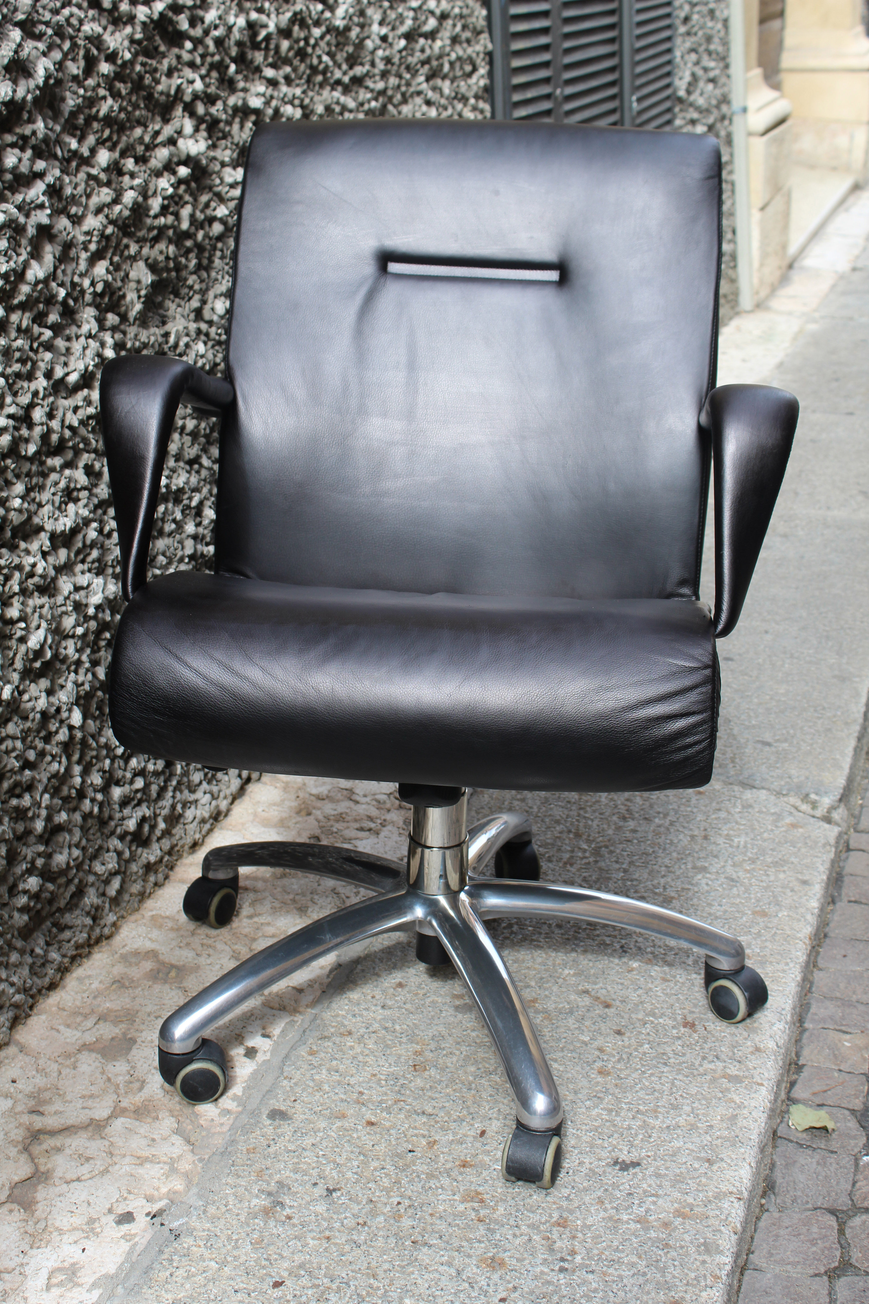 Vintage executive desk chair from Poltona Frau