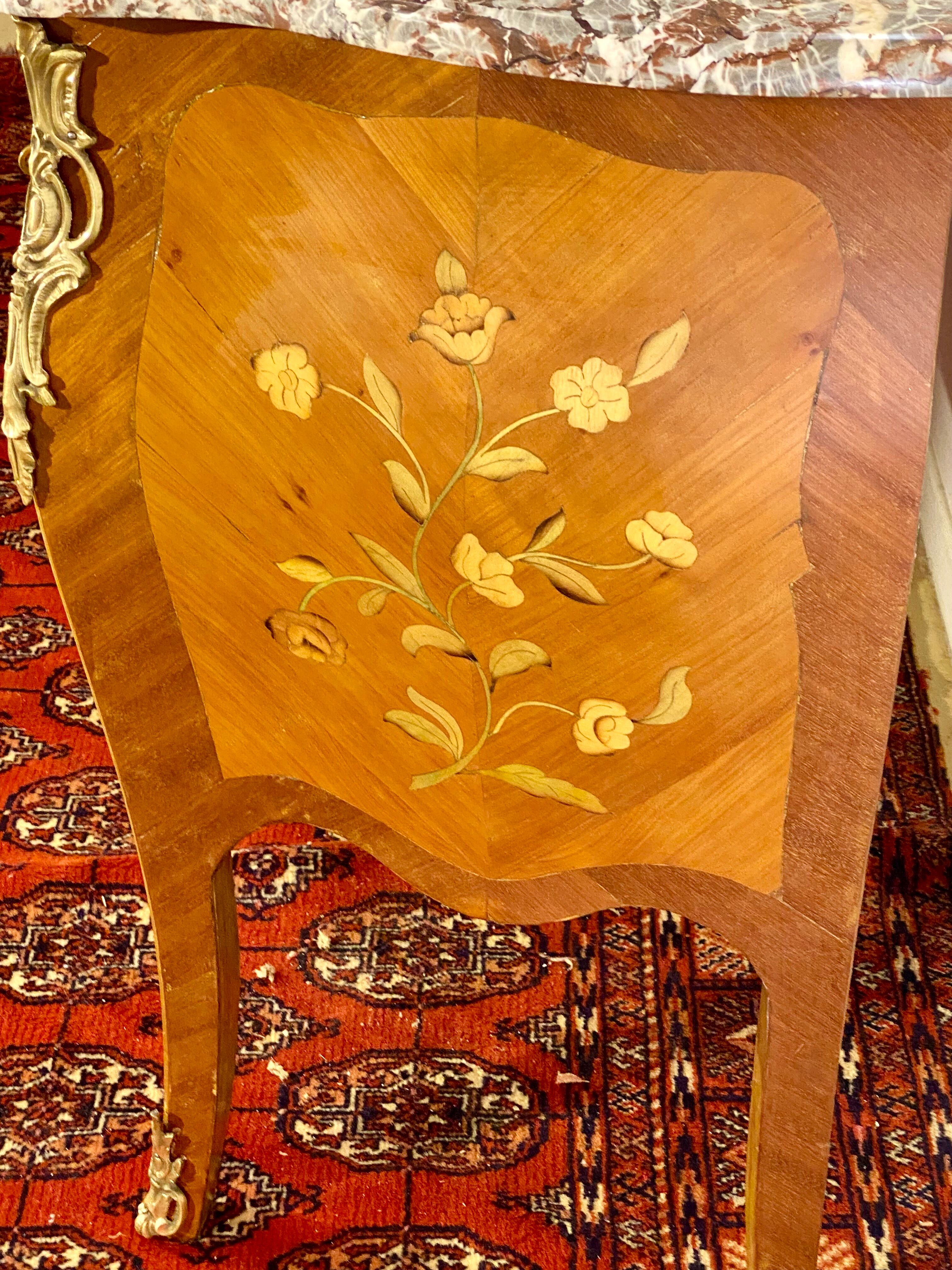 Chest of drawers Frying pan with floral decoration Louis XV style