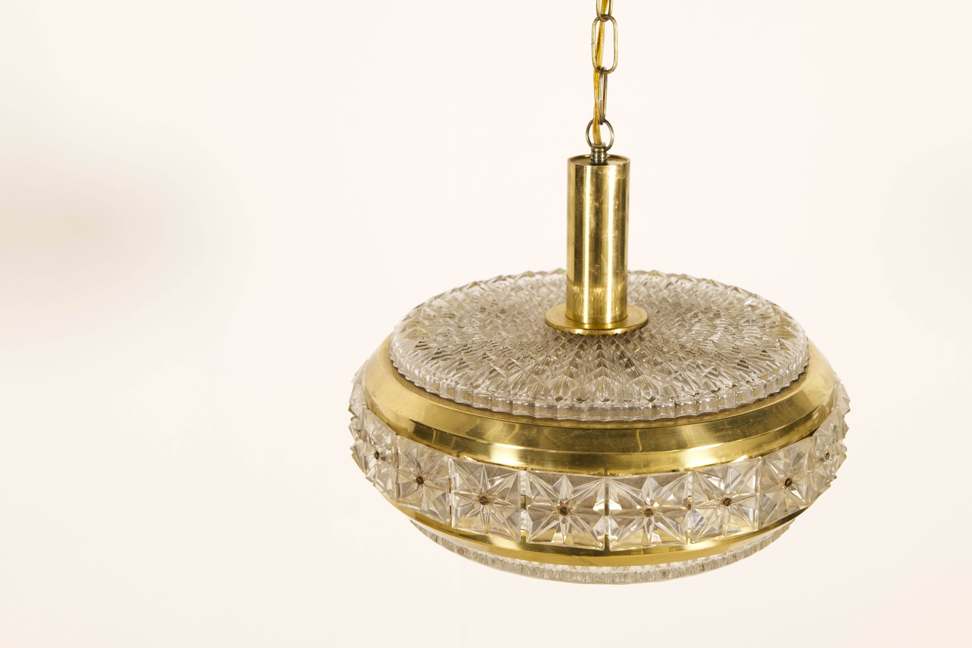 Vitrika 'Prizmpendel' brass and pressed glass pendant lamp