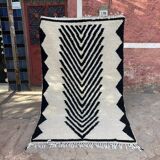 Handmade black and white Beni Ouraine rug, size 150 x 250 cm