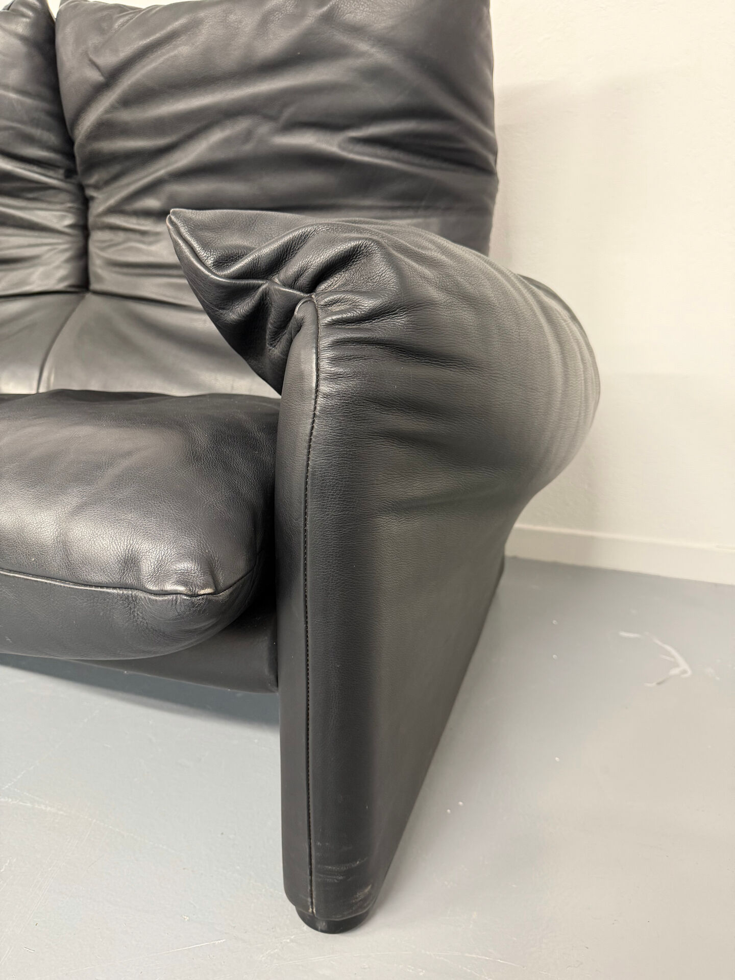 Canapé maralunga design design Vico MAGISTRETTI Cassina en cuir noir
