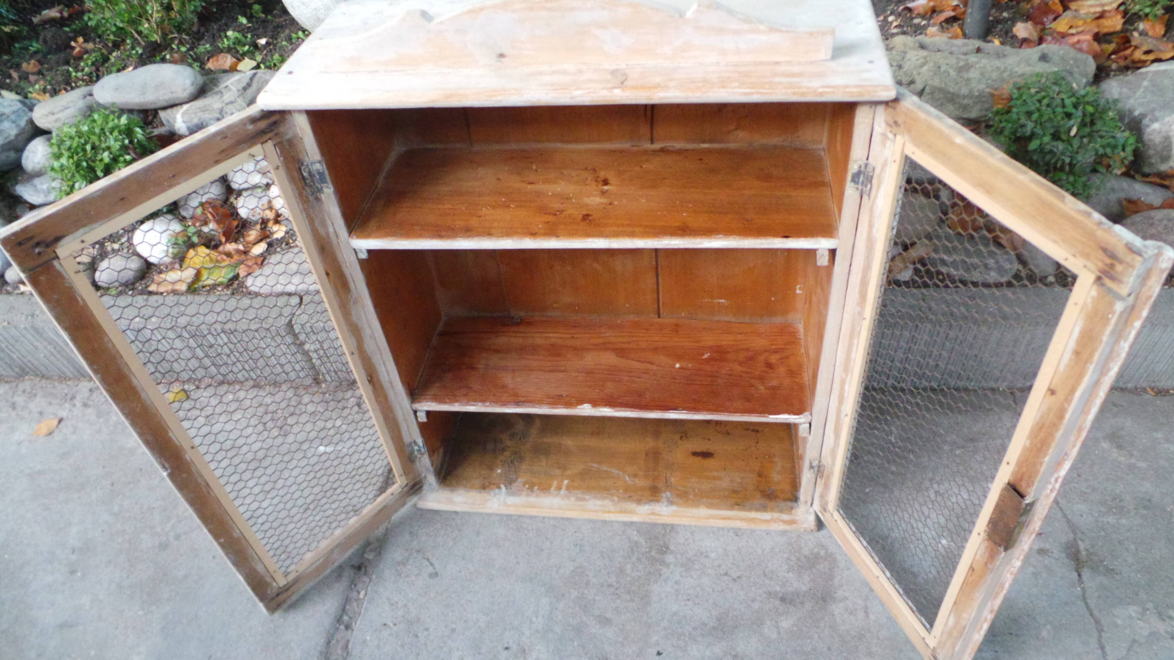 Screened medicine cabinet