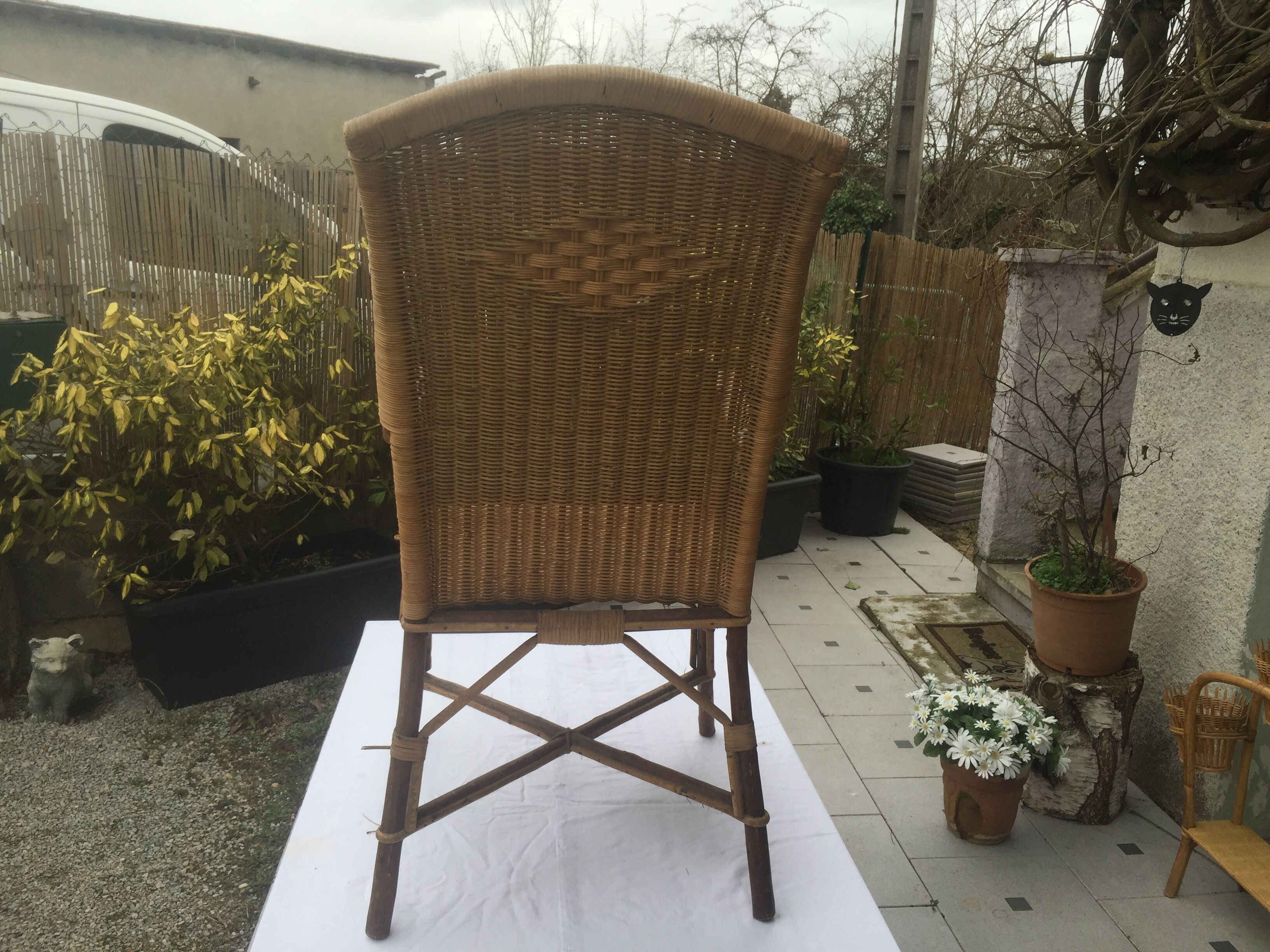 Red vintage décor rattan armchair