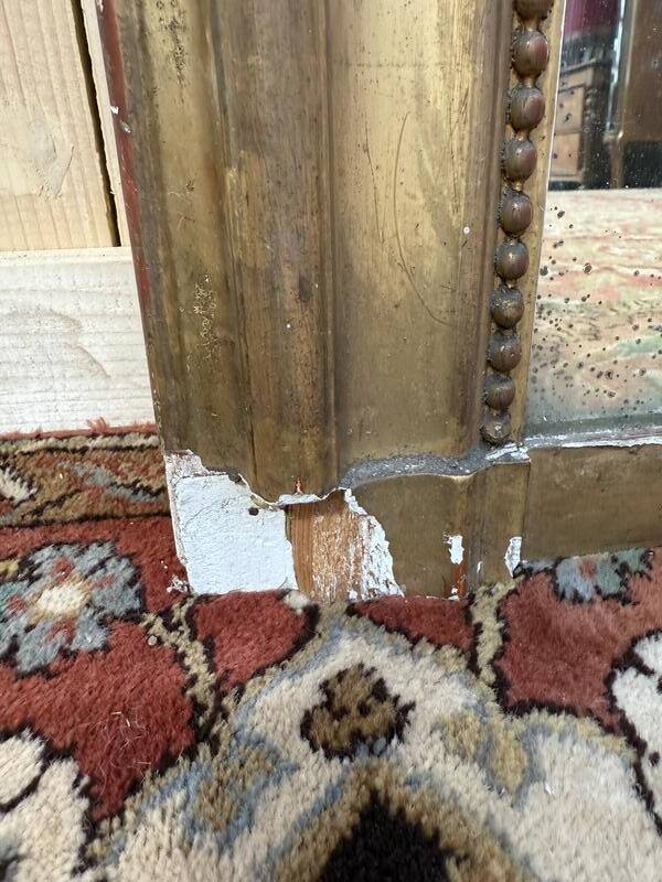 Miroir époque Louis Philippe à la feuille d'or.