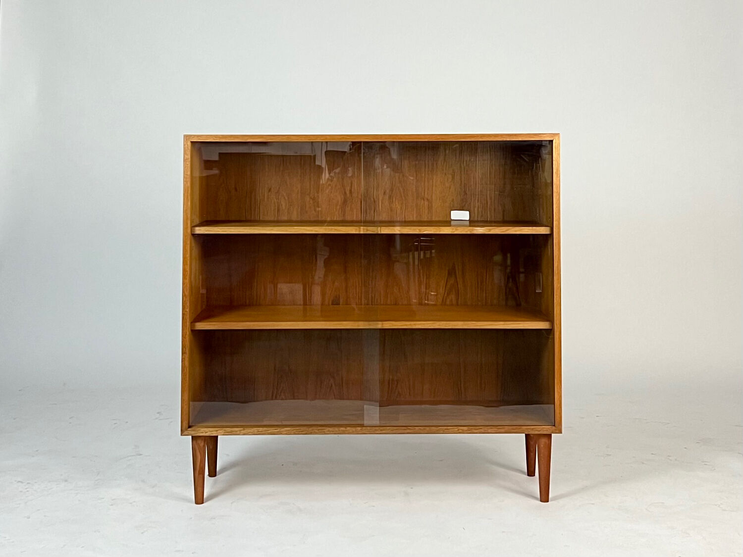 Cabinet d'exposition en teck des années 60, haut, étagère, commode vintage des années 70.