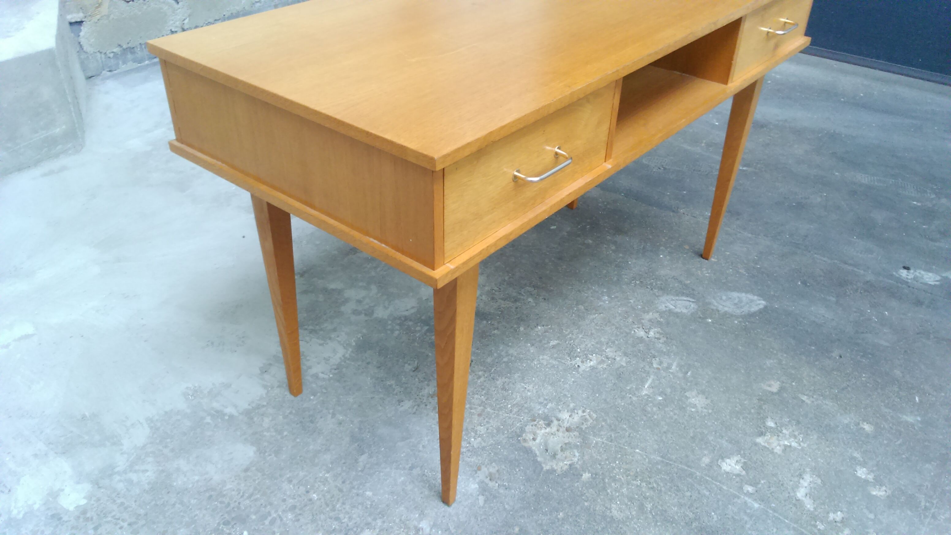 Office 60s feet spindles