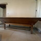 Kneading table