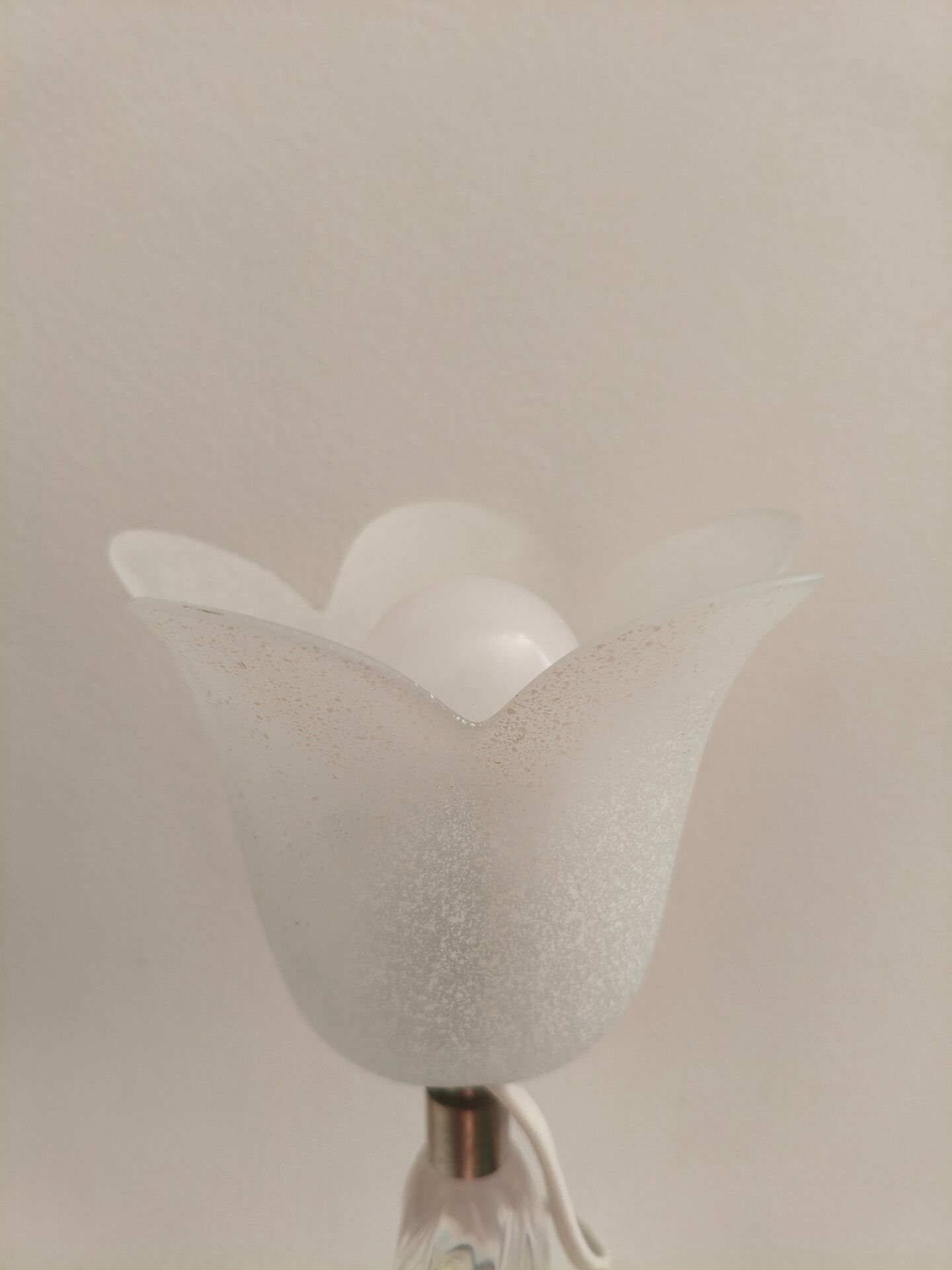 Vintage table lamp – twisted solid glass base & tulip shade