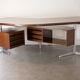 Bureau boomerang modèle T96 de Osvaldo Borsani, édité par Tecno, Italie circa 1960