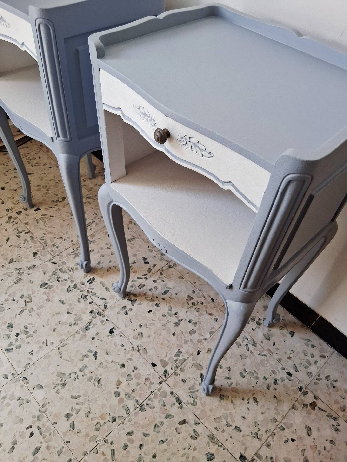 Set of 2 bedside tables